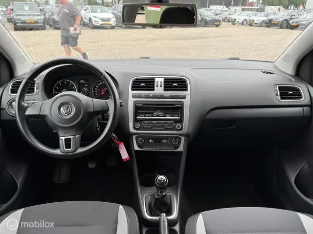 Volkswagen Polo view 2