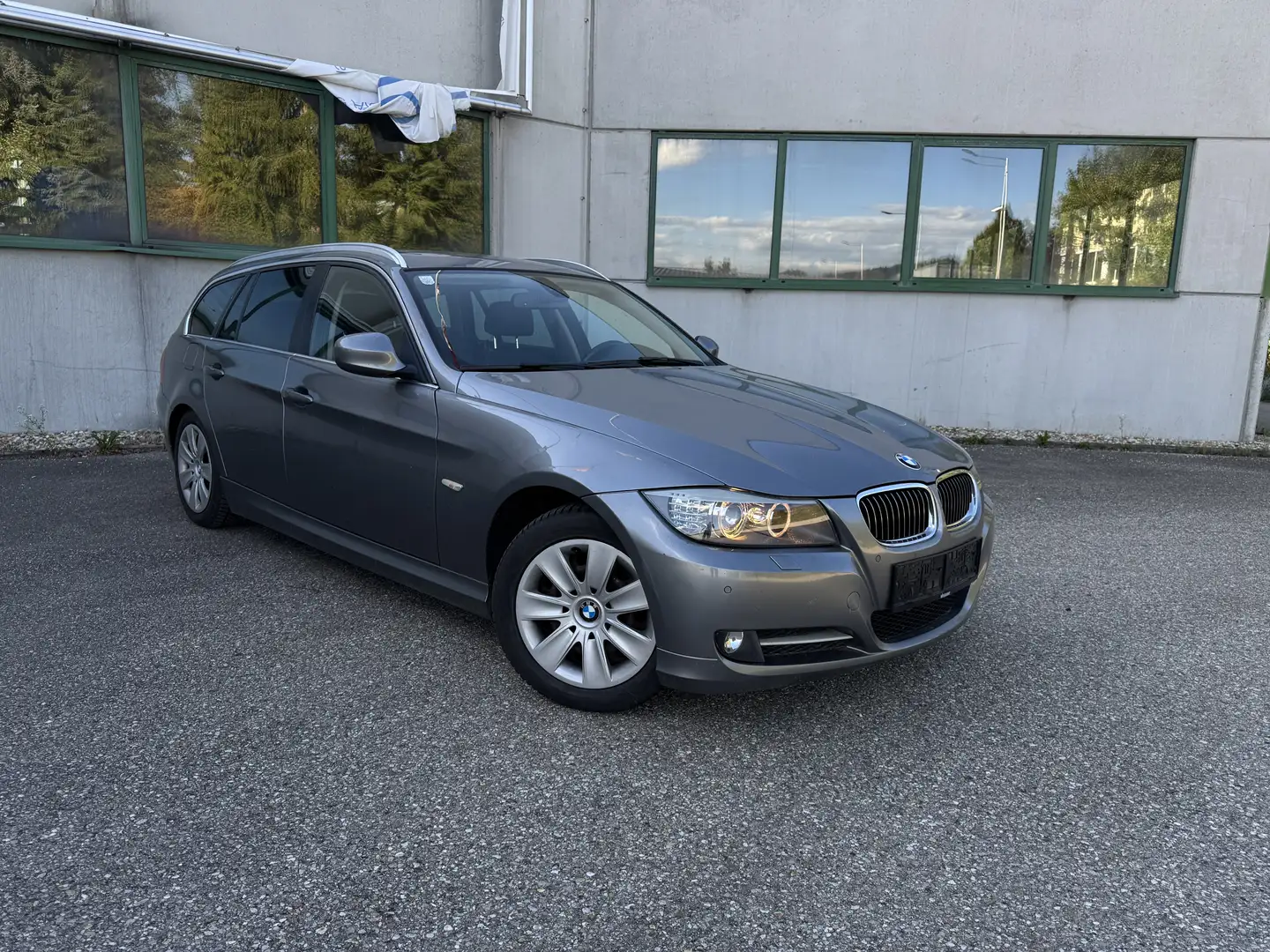BMW 316 316d Touring Österreich-Paket Österreich-Paket Grau - 2