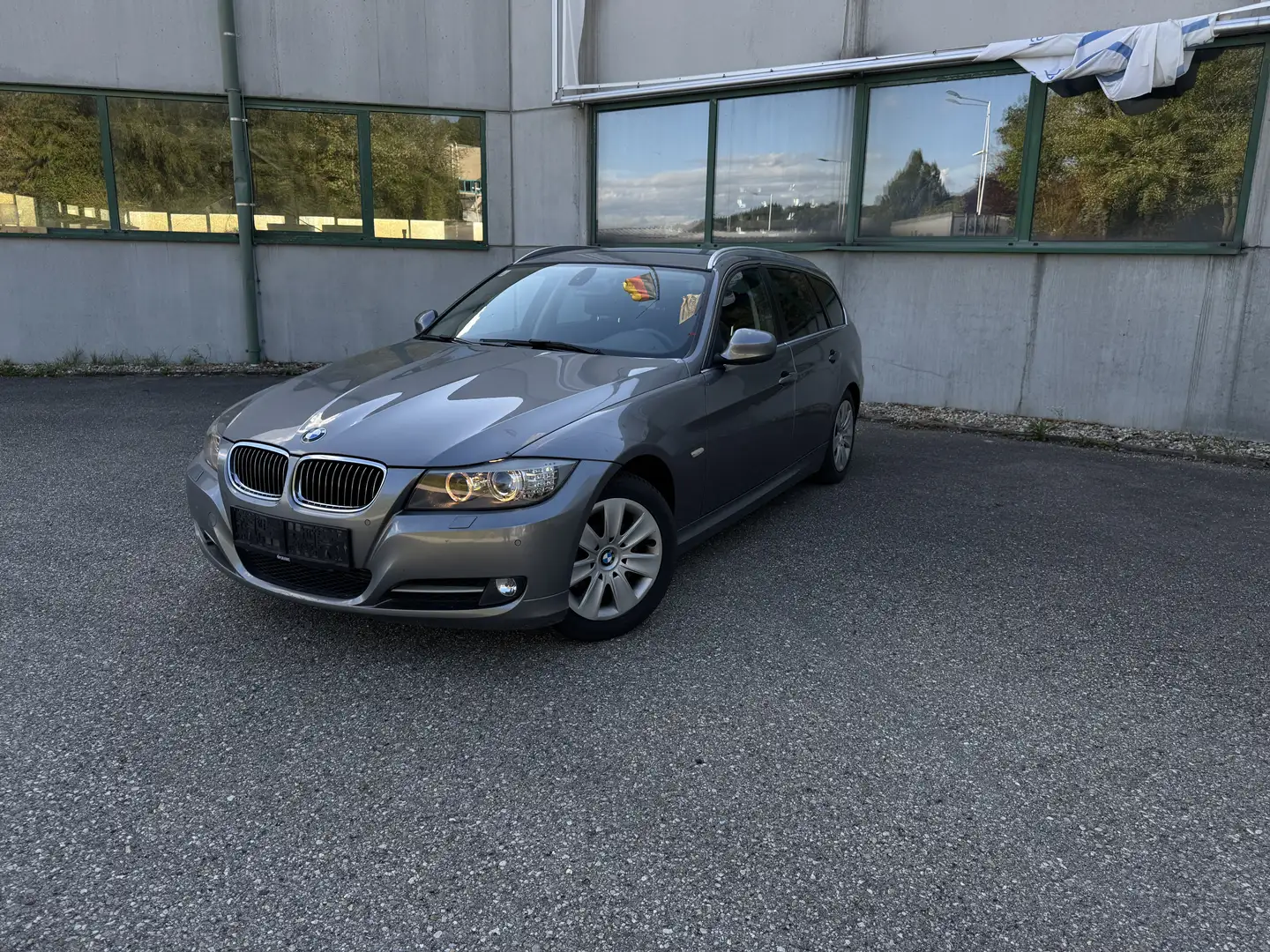 BMW 316 316d Touring Österreich-Paket Österreich-Paket Grau - 1