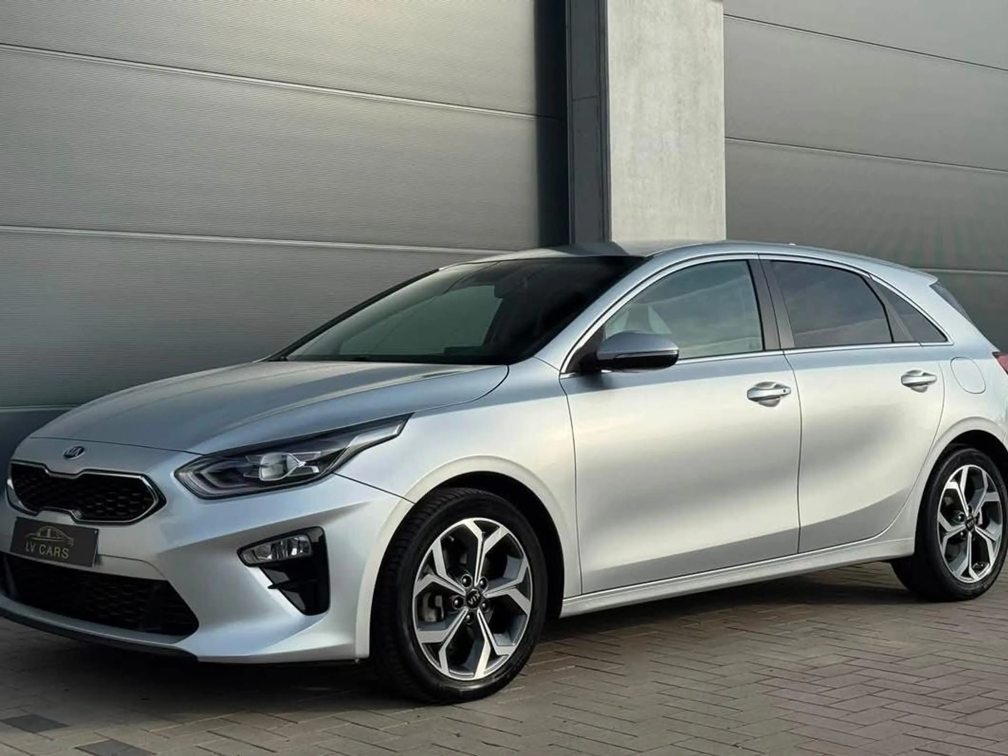 Kia Ceed / cee'd 1.0 T-GDi / 22 000 km / 2019 / — photo 6