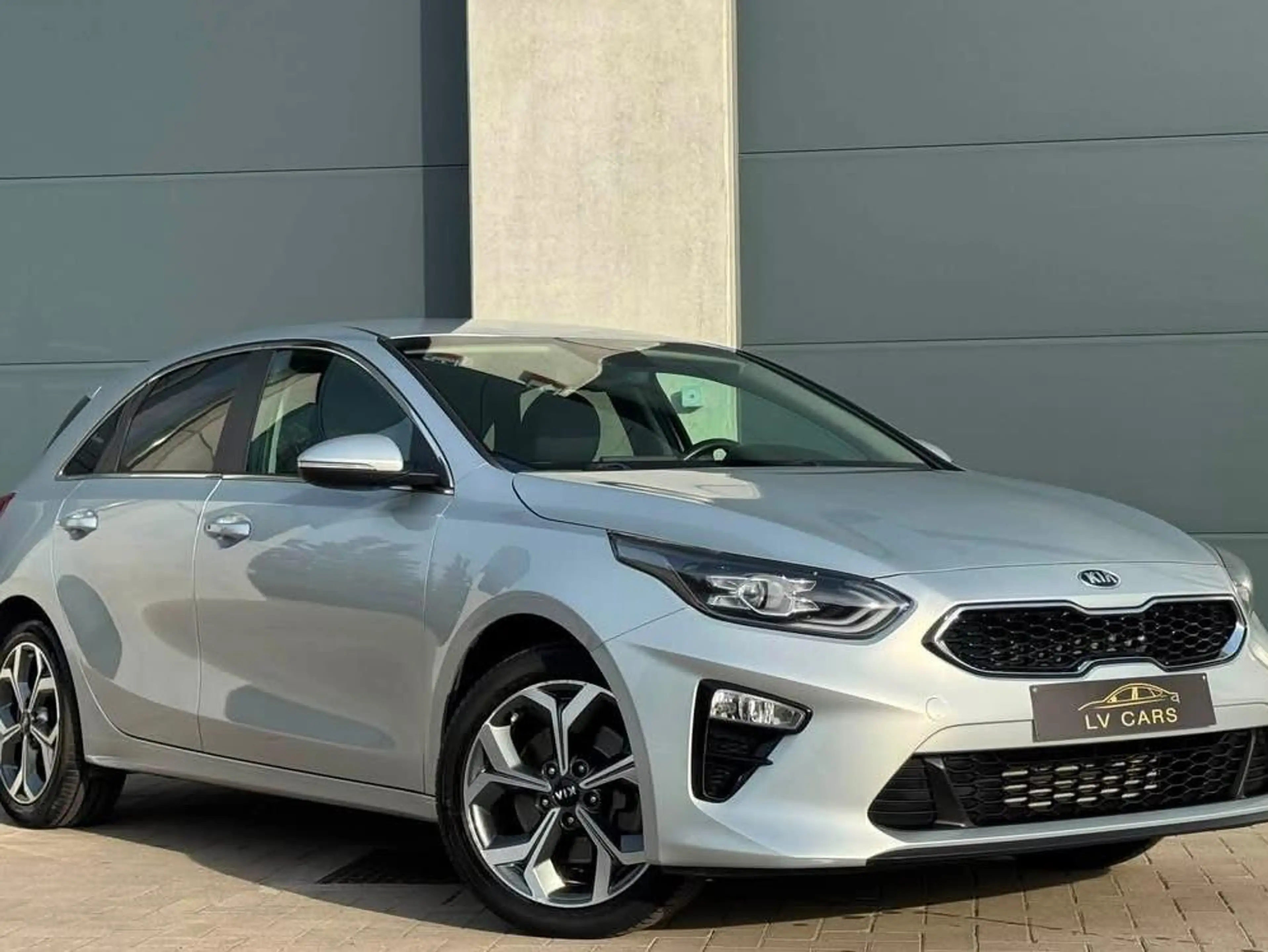 Kia Ceed / cee'd 1.0 T-GDi / 22 000 km / 2019 / — photo 2