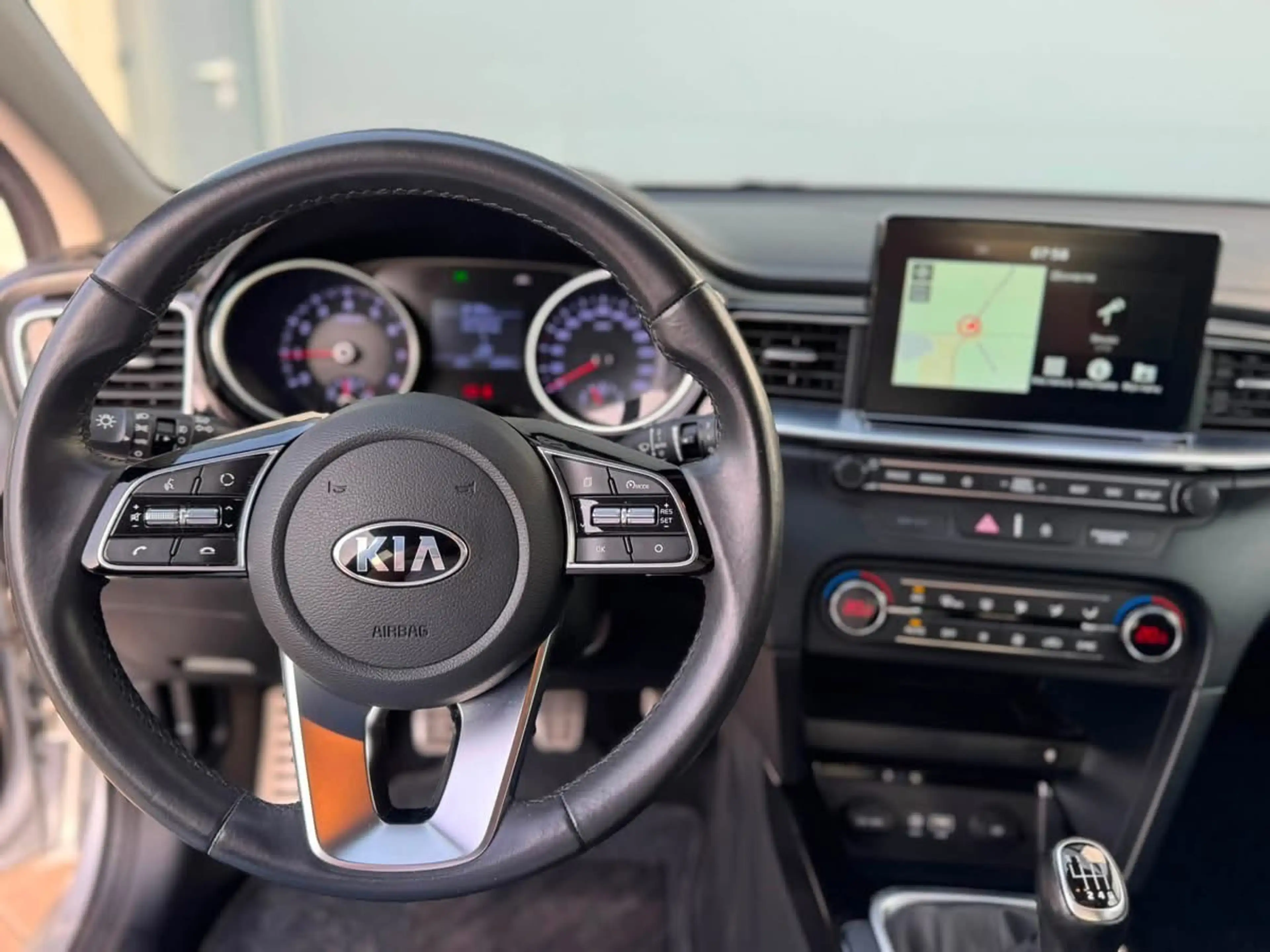 Kia Ceed / cee'd 1.0 T-GDi / 22 000 km / 2019 / — photo 12