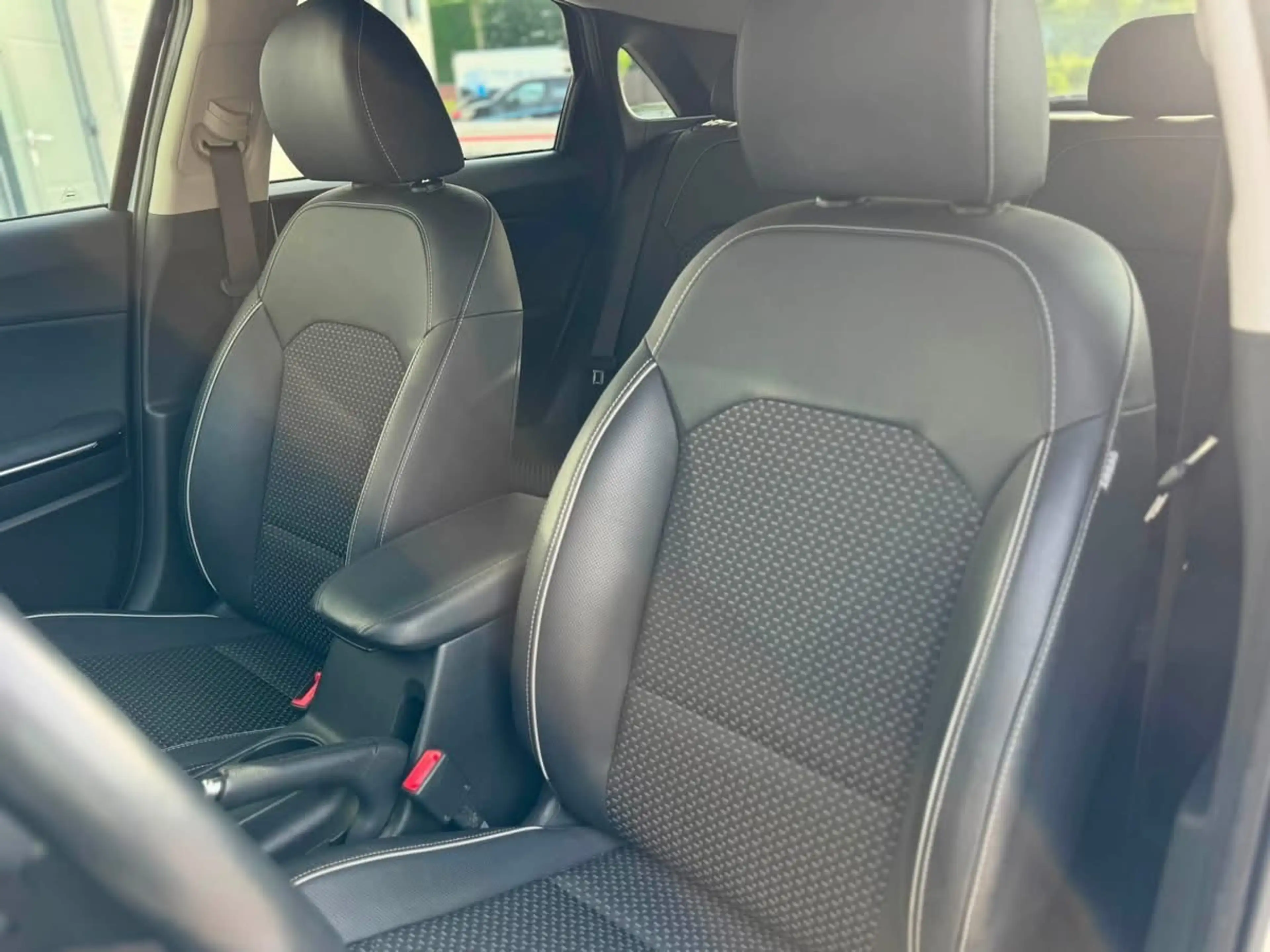 Kia Ceed / cee'd 1.0 T-GDi / 22 000 km / 2019 / — photo 10