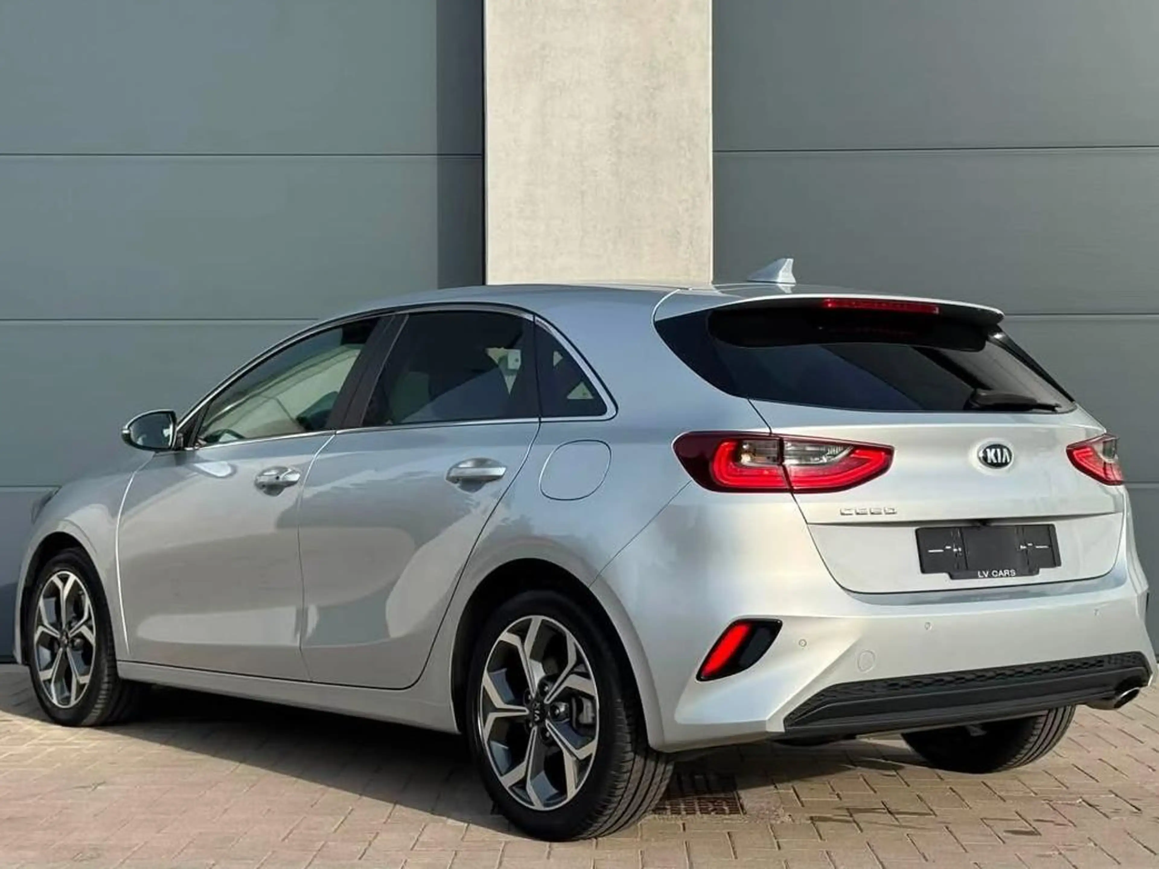 Kia Ceed / cee'd 1.0 T-GDi / 22 000 km / 2019 / — photo 7