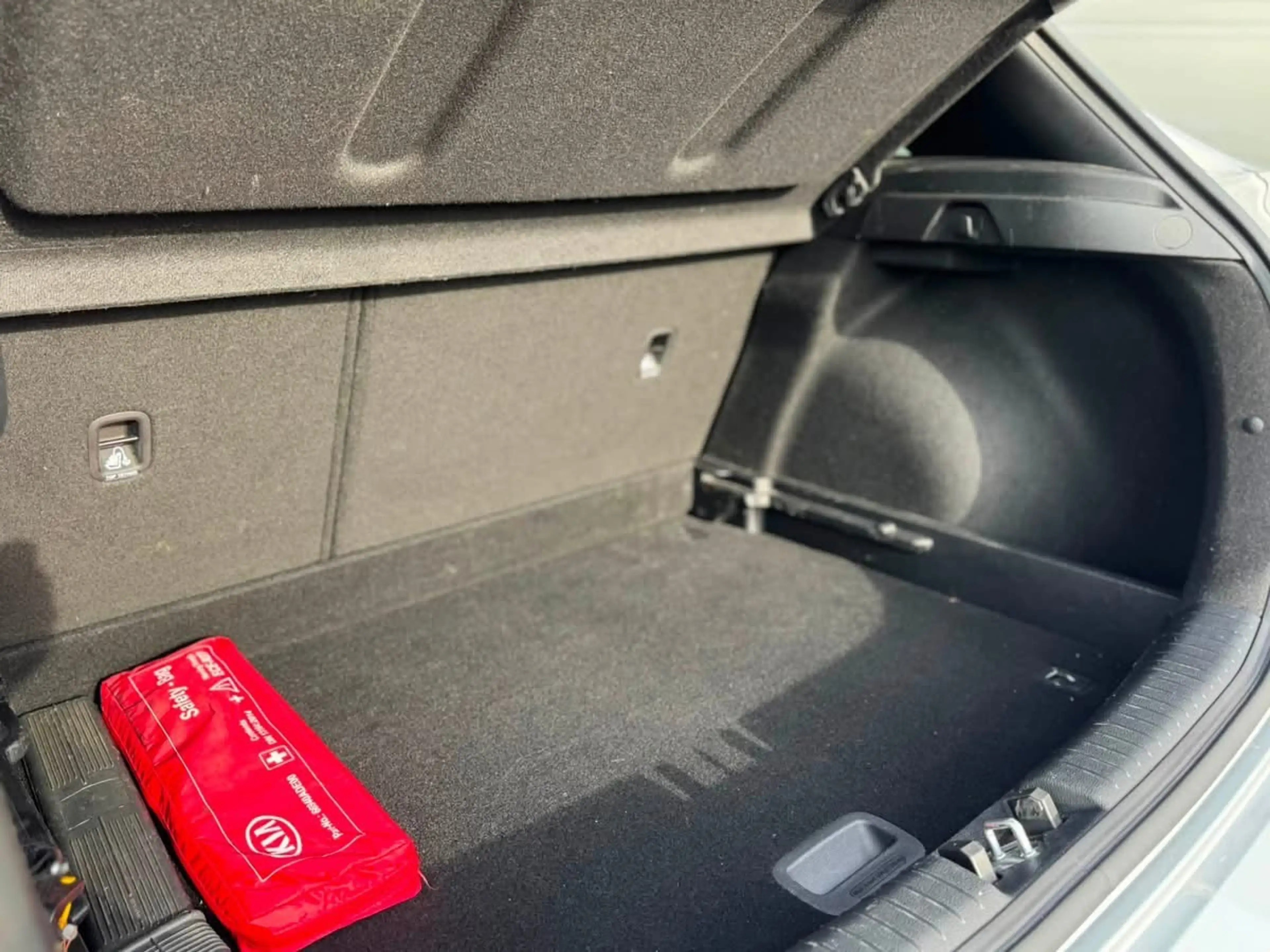 Kia Ceed / cee'd 1.0 T-GDi / 22 000 km / 2019 / — photo 22