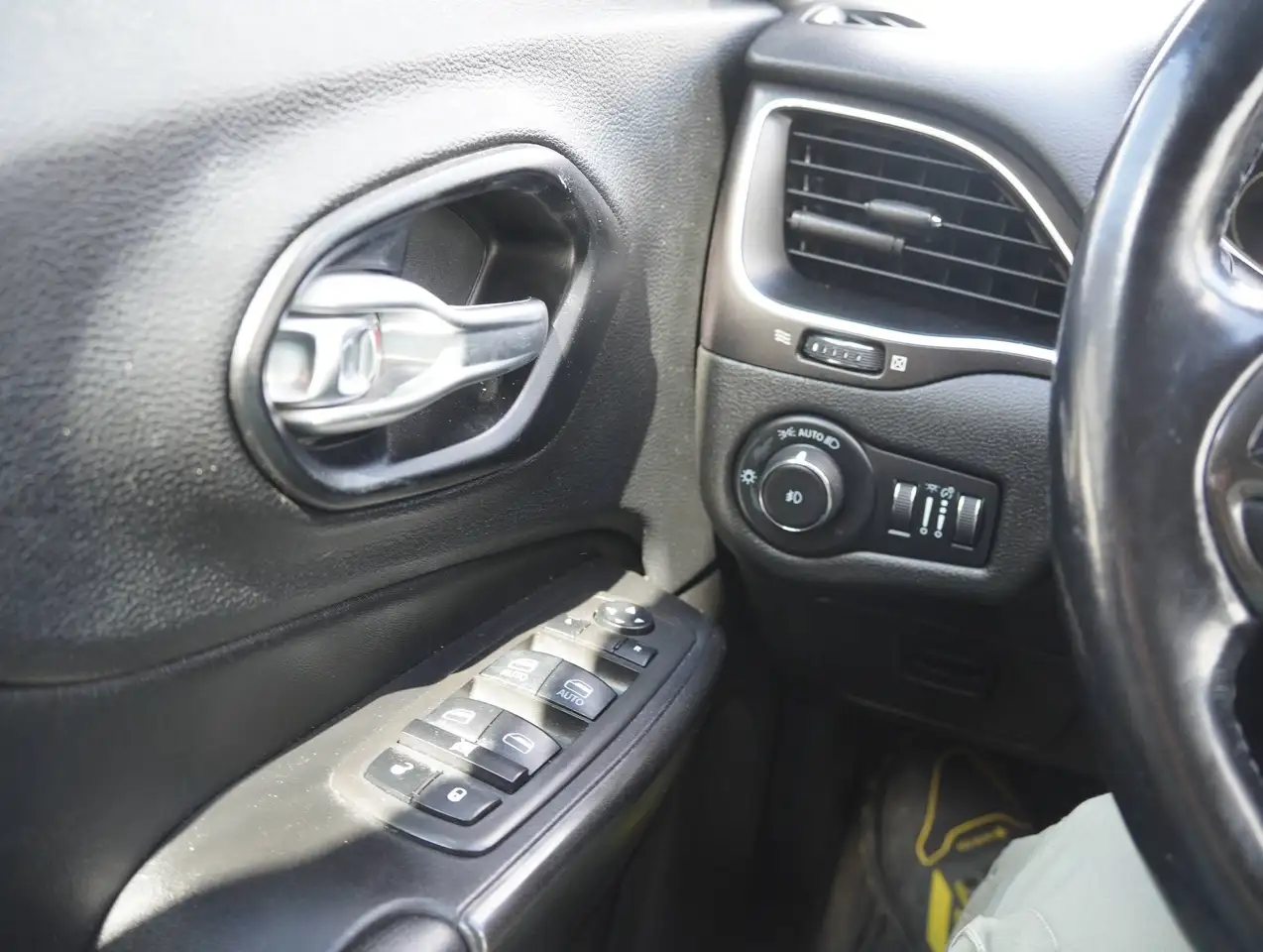 Jeep Cherokee снимка Jeep Cherokee