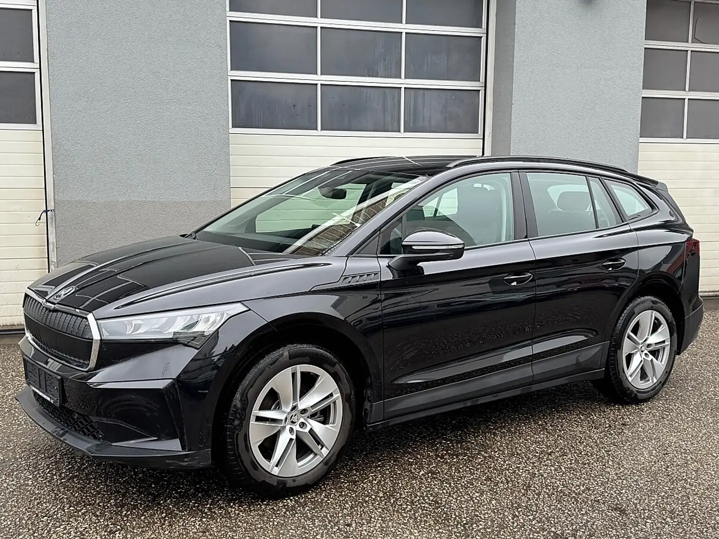 Skoda Enyaq iV 50 AT Loft Schwarz - 1