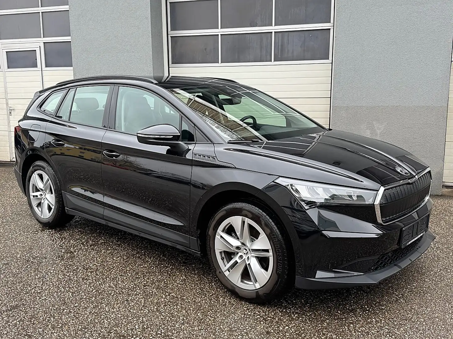 Skoda Enyaq iV 50 AT Loft Schwarz - 2
