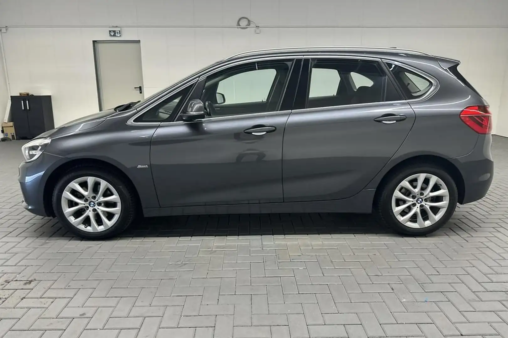 BMW 218 Sport Line Navi/SHZ/PDC/Tempo Grau - 2