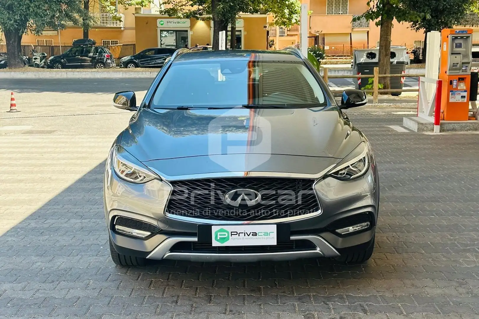 Infiniti QX30 2.2 diesel DCT AWD Premium Argento - 2