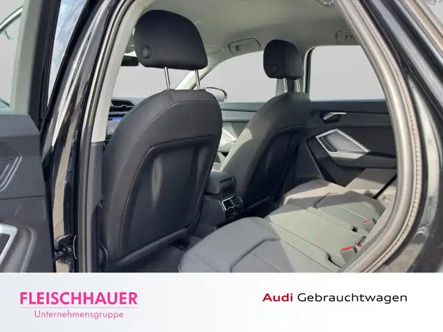 Audi Q3 view 13