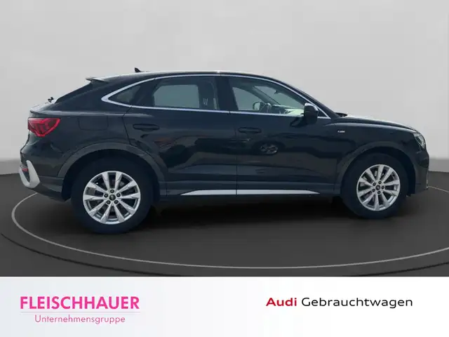 Audi Q3 view 7