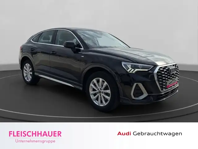 Audi Q3 view 8