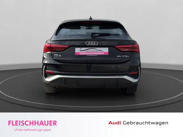 Audi Q3 view 5