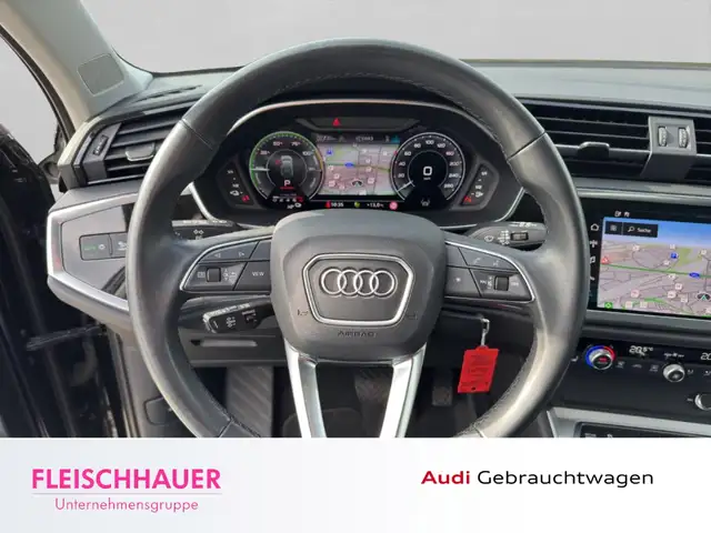 Audi Q3 view 10