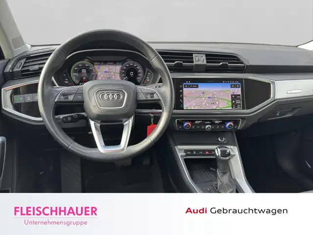 Audi Q3 view 14
