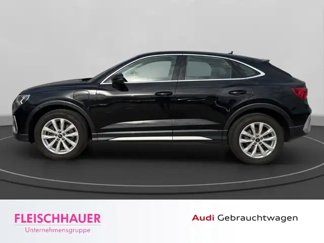 Audi Q3 view 3