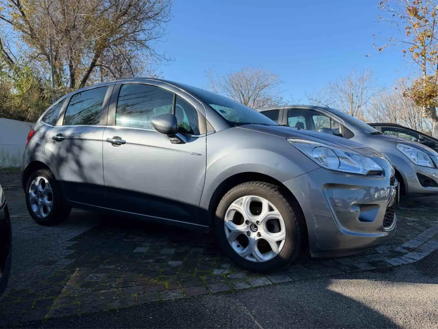 Citroen C3 1.4 vti EXCLUSIVE Gris - 1