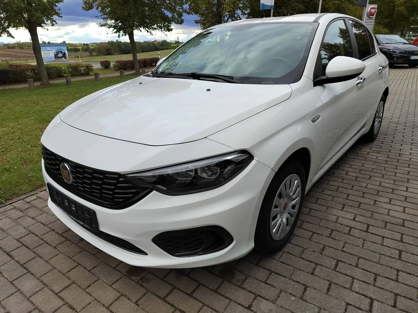 Fiat Tipo Easy 5-Türer MY18 1.4 16V Navi-PDC-Sitzhzg.-AW Weiß - 1