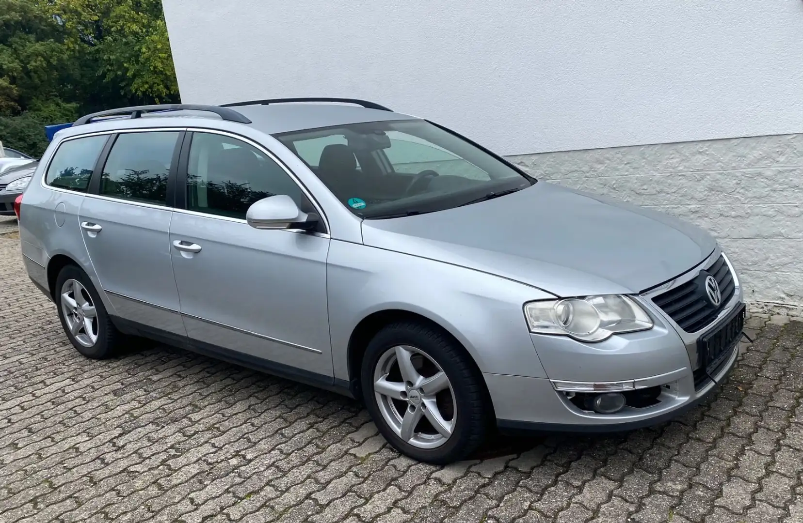 Volkswagen Passat Variant Comfortline 2.0 TDI DSG Navi SHZ Silber - 1