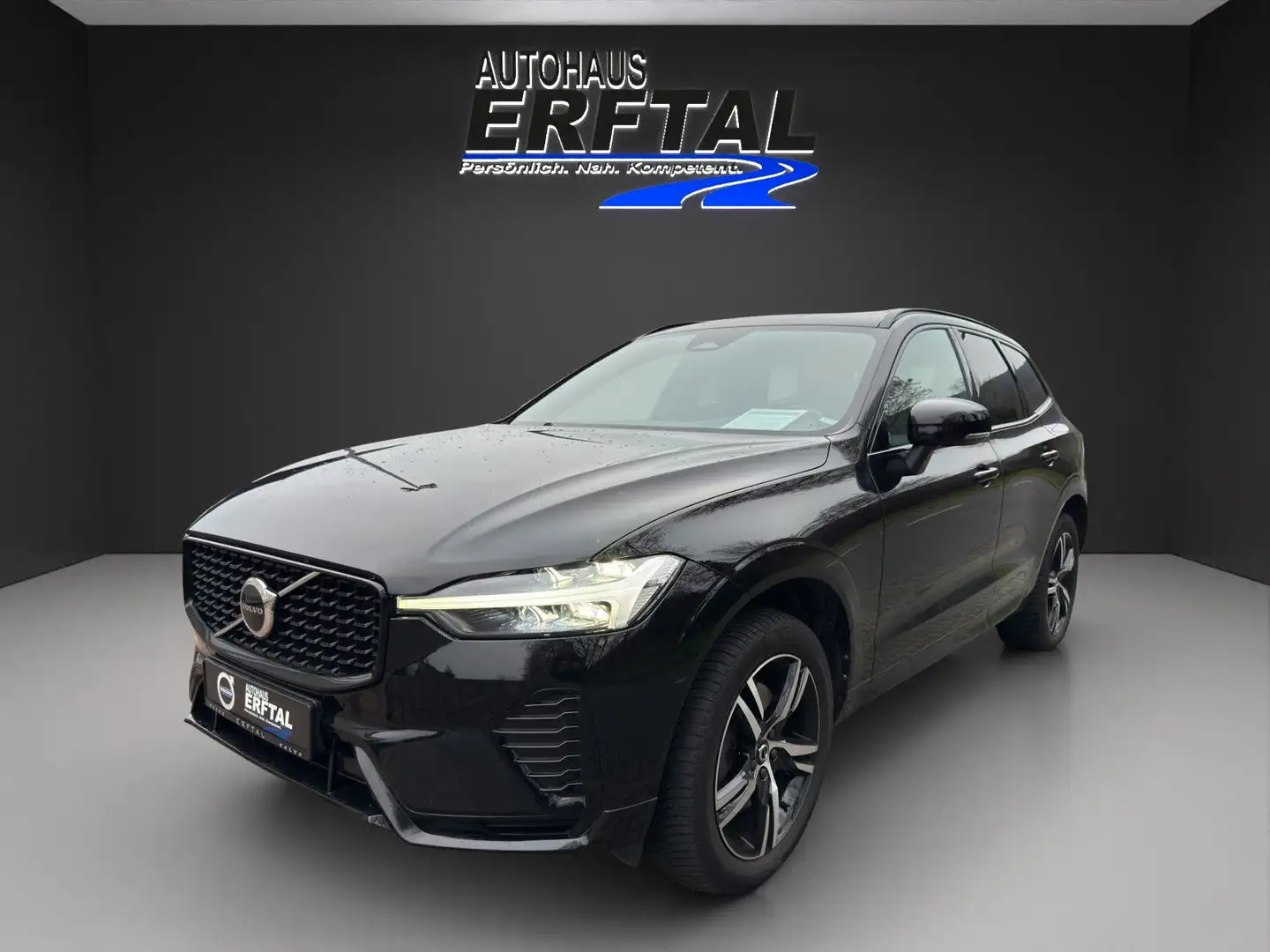 Volvo XC60 B5 D AWD R-Design Schwarz - 1