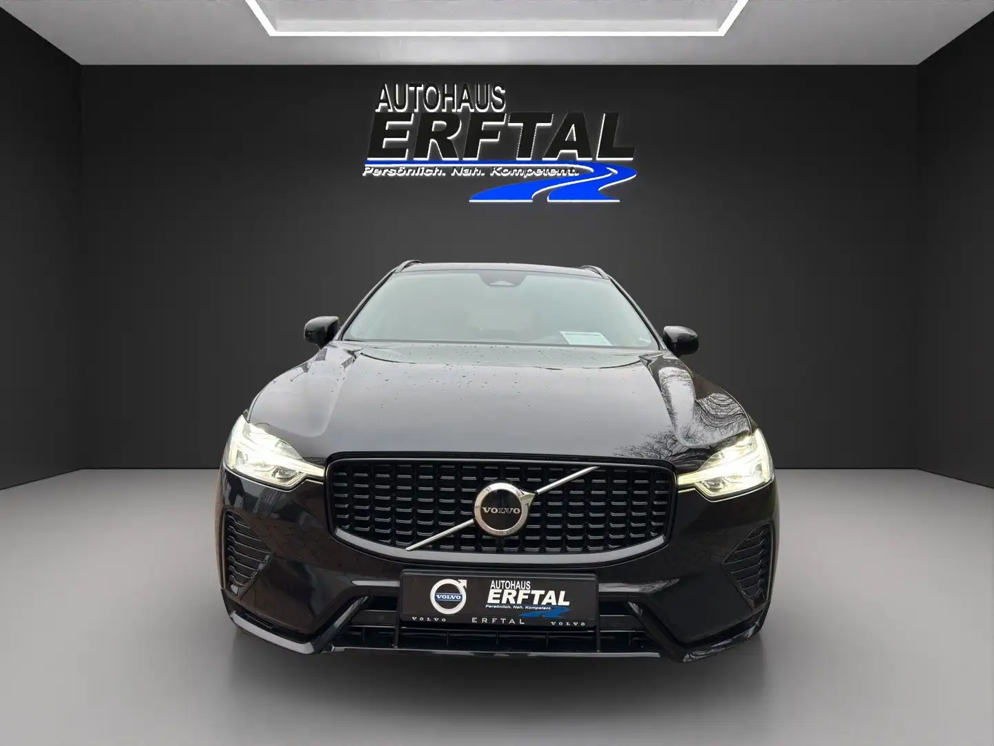 Volvo XC60 B5 D AWD R-Design Schwarz - 2