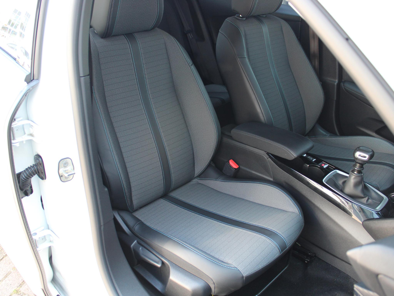 Peugeot 2008 1.2T Allure | Camera/Navi/Climate — photo 11