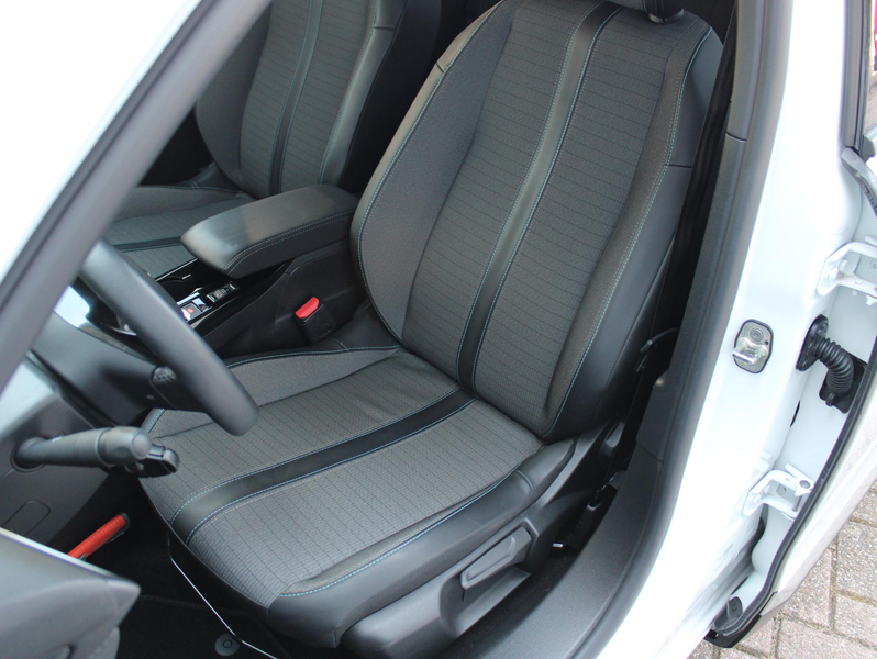 Peugeot 2008 1.2T Allure | Camera/Navi/Climate — photo 7
