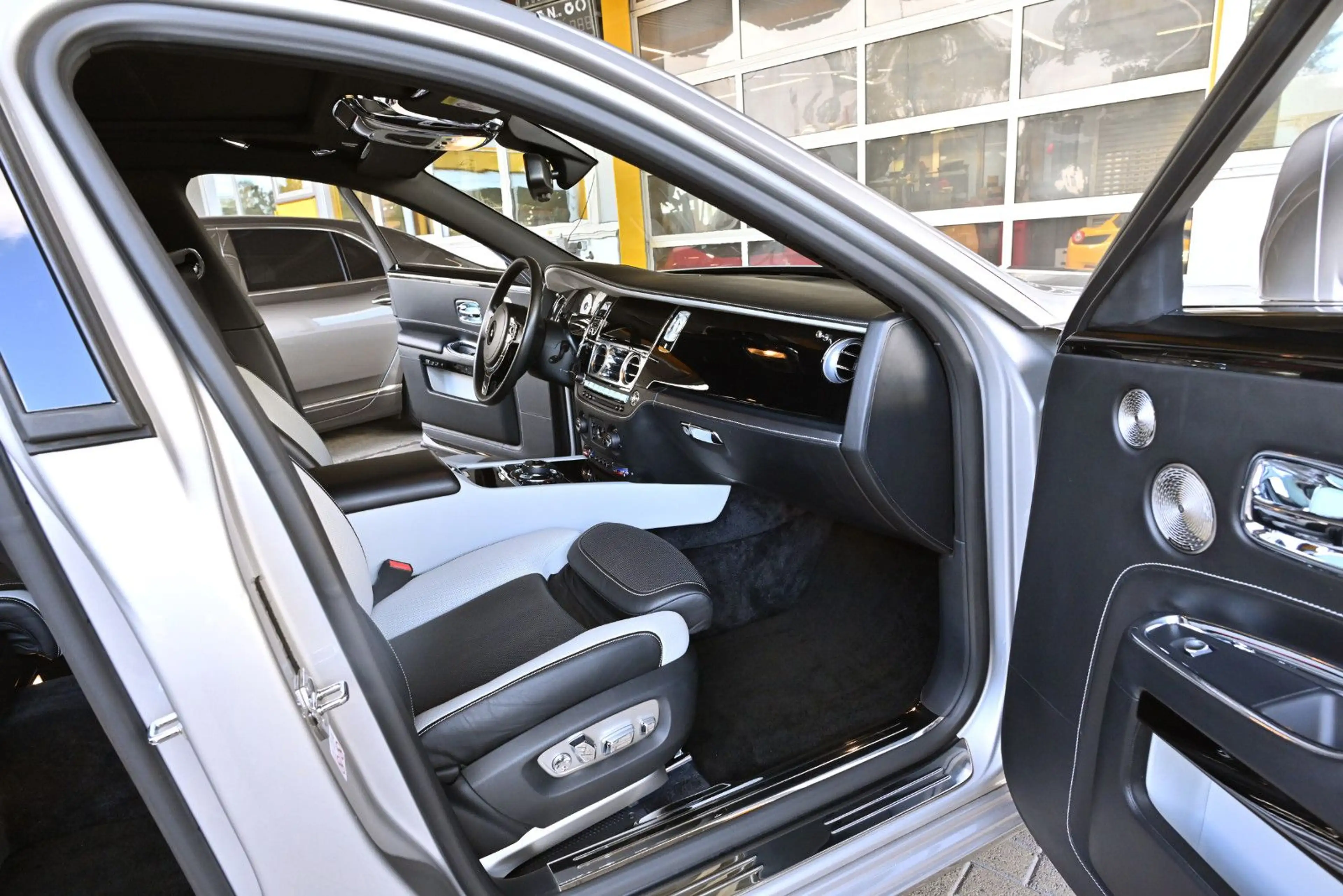 Rolls-Royce Ghost -S2/Panor/Topview/Assistpaket/Theatre Pak — photo 4