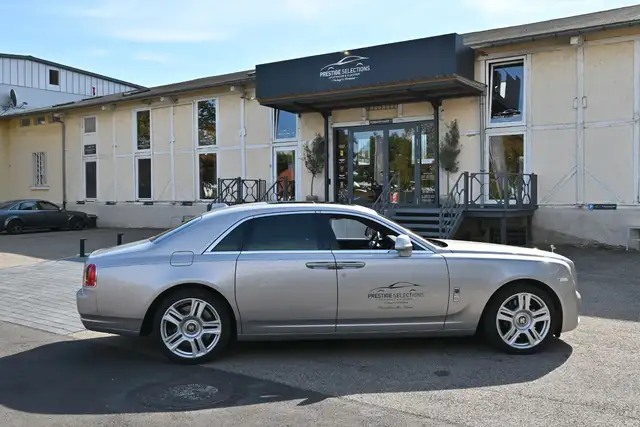 Rolls-Royce Ghost view 3