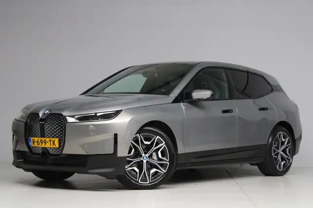 BMW iX XDrive50 | panoramadak skylounge | luchtvering | s