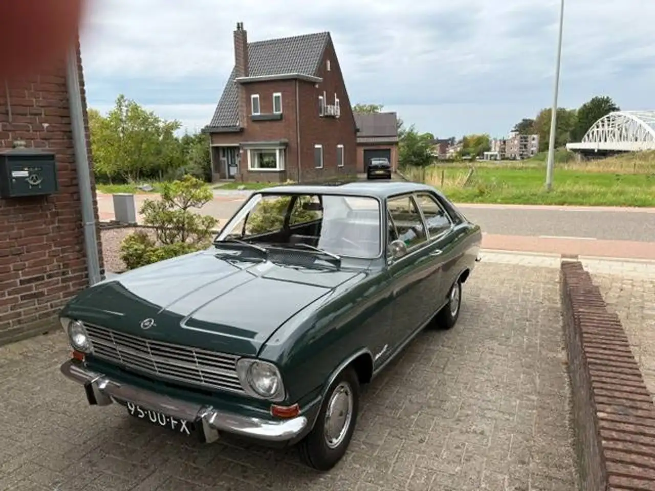 Opel Kadett Fastback, foto 2