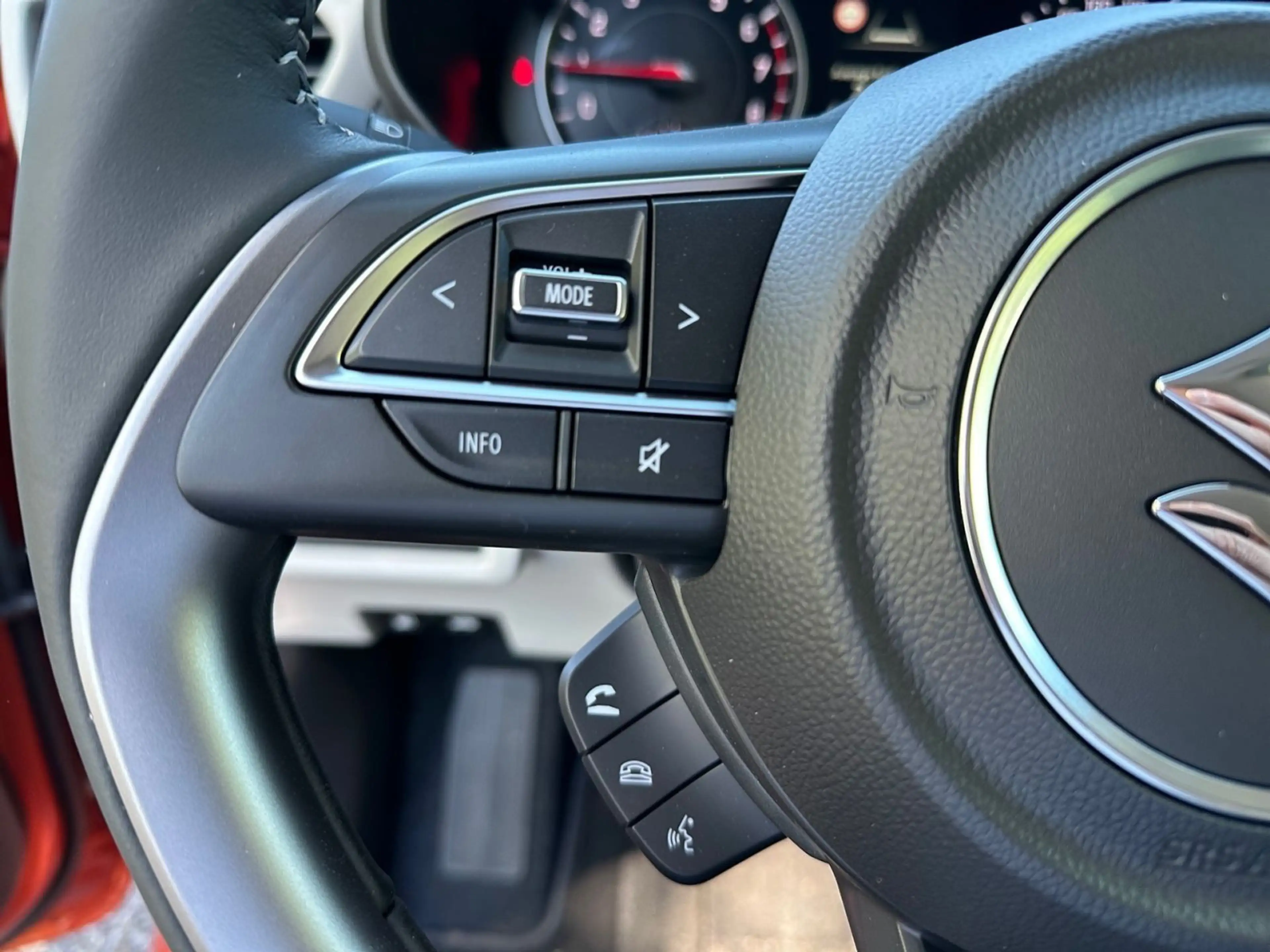 Suzuki Swift SWIFT COMFORT+ HYBR. LED+ACC+NAVI+LANE+KAMERA+++ — photo 9