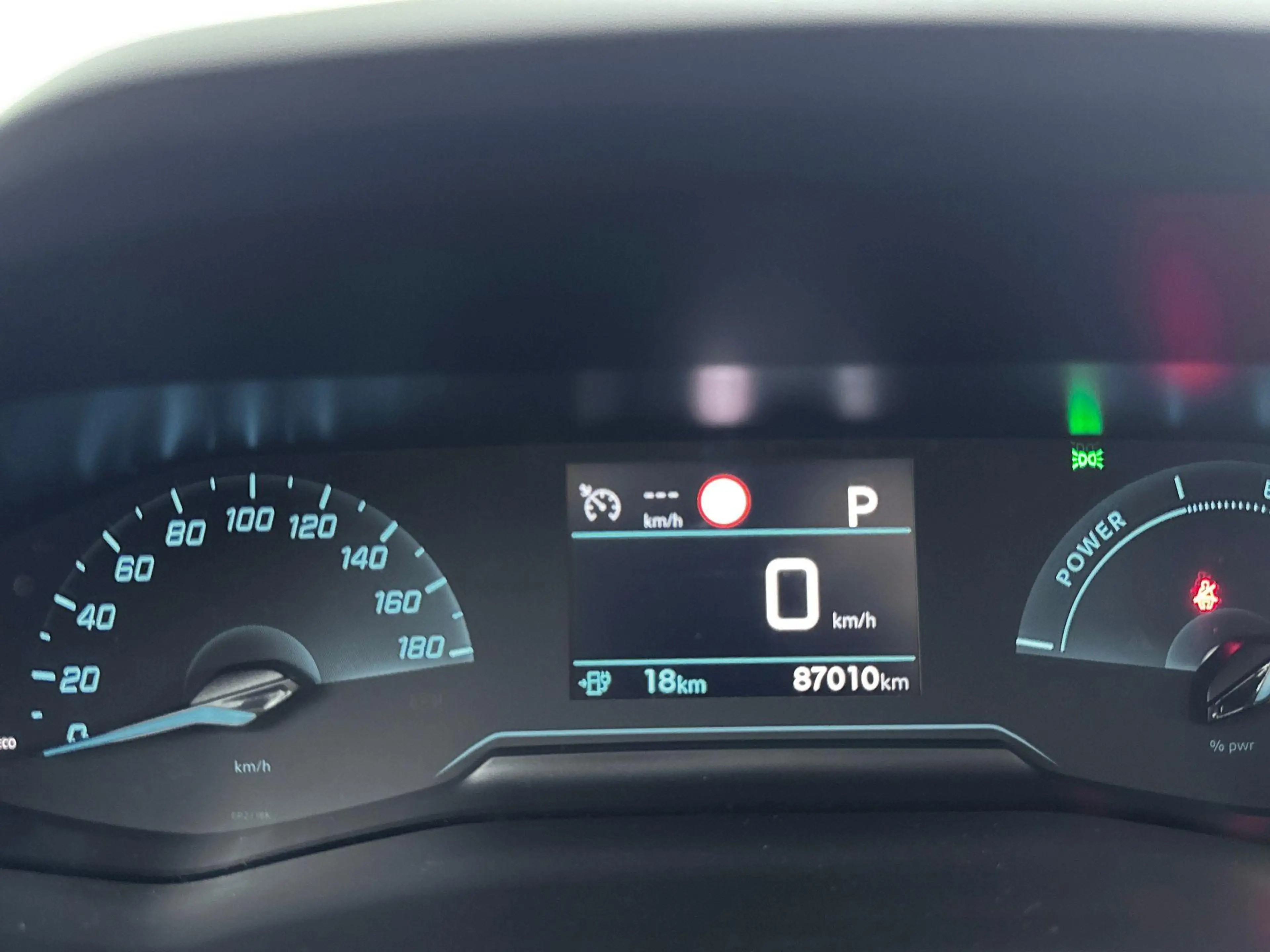 Peugeot e-2008 EV ACTIVE PACK 50 kWh | 3 FASE | CLIMA | PDC | NAV — photo 12
