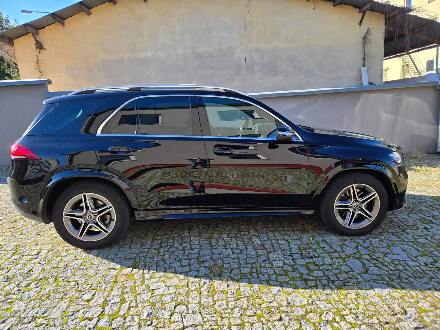 Mercedes-Benz GLE 300 GLE 300 d 4Matic 9G-TRONIC AMG Line Schwarz - 2