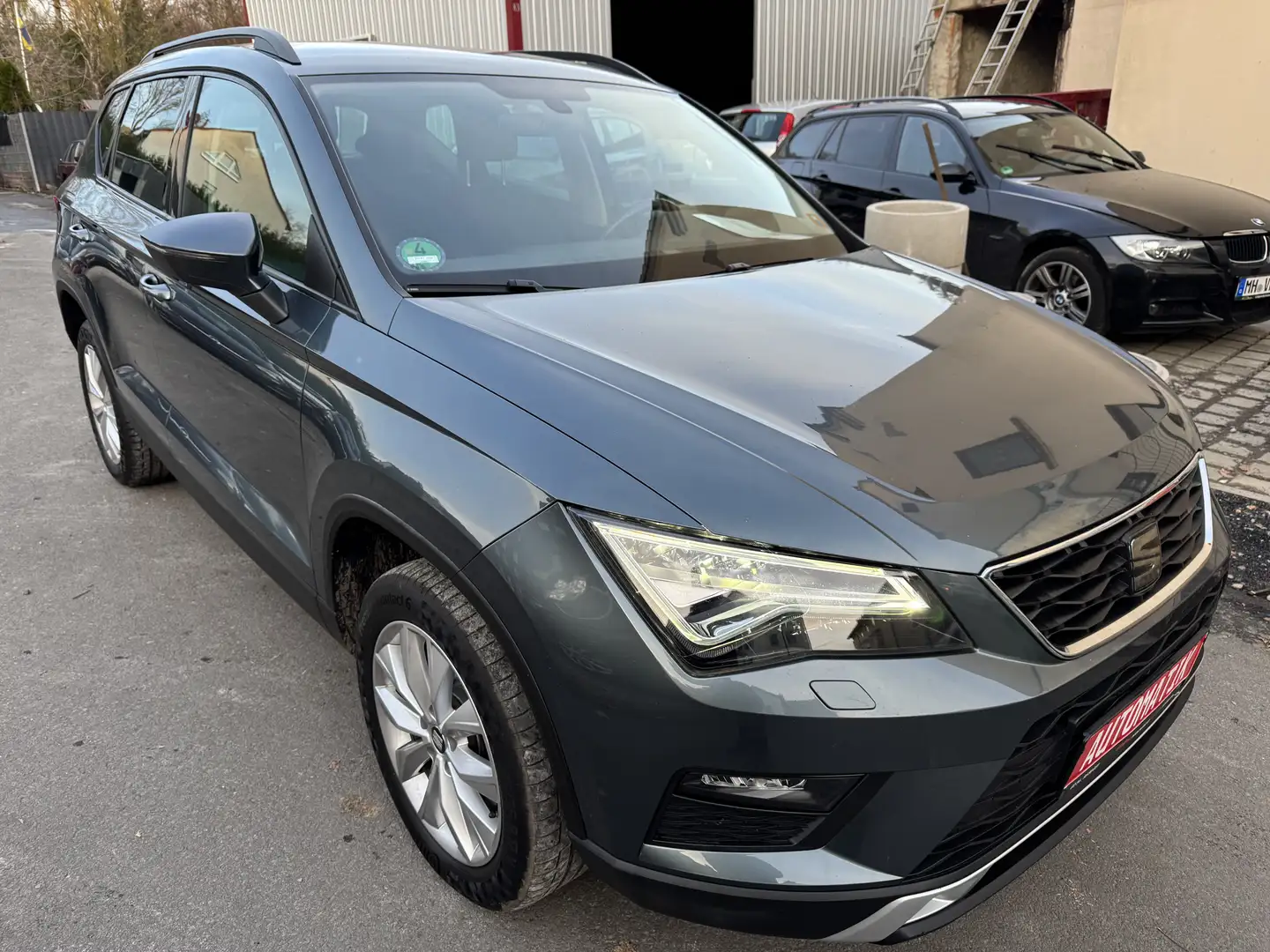 SEAT Ateca Style/Xenon/R.Kamera/Navi/Temp./SHZ/Klima/Alu/AHK Grau - 2