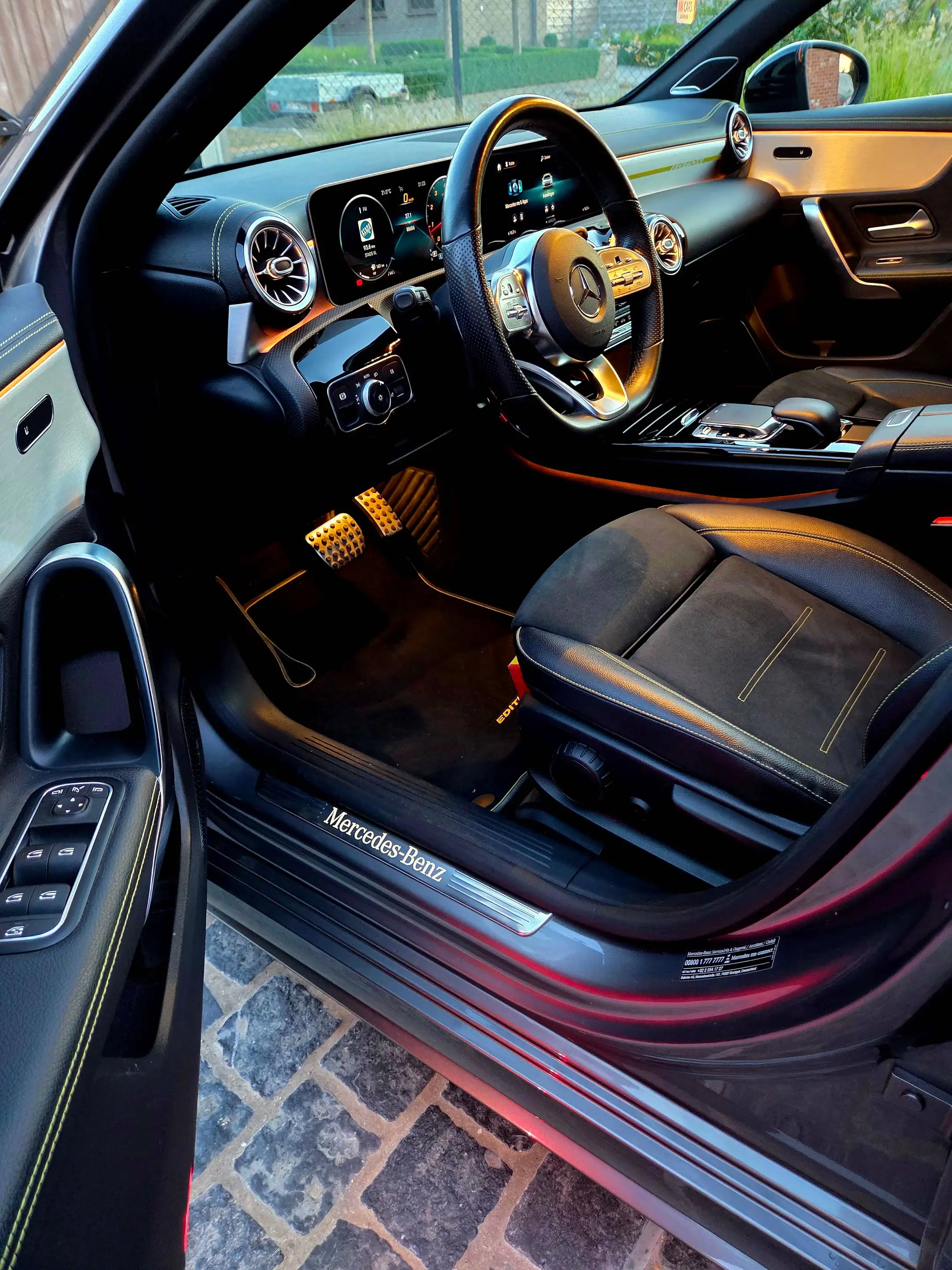 Mercedes-Benz A 220 ///AMG-Line Yellow Art Edition — photo 9