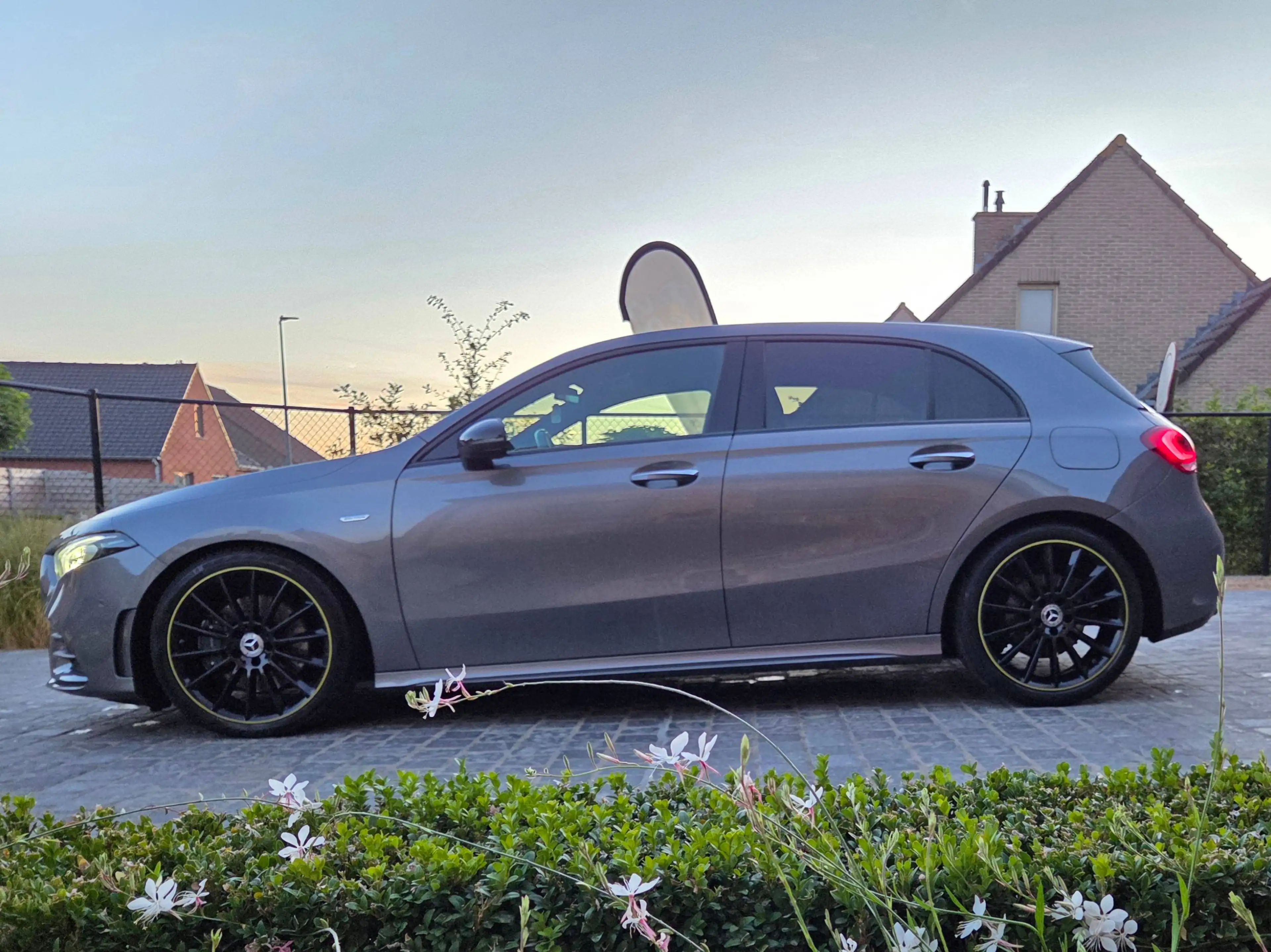 Mercedes-Benz A 220 ///AMG-Line Yellow Art Edition — photo 4