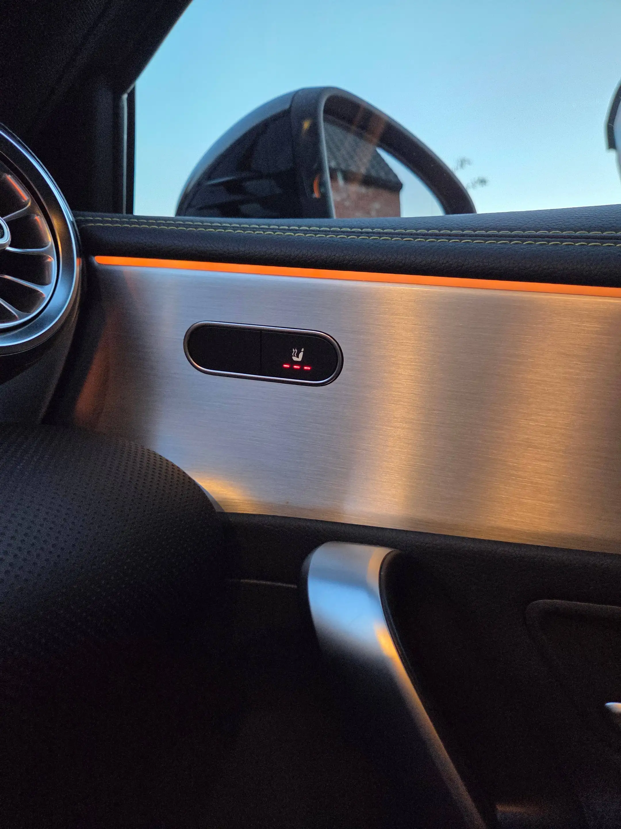 Mercedes-Benz A 220 ///AMG-Line Yellow Art Edition — photo 12