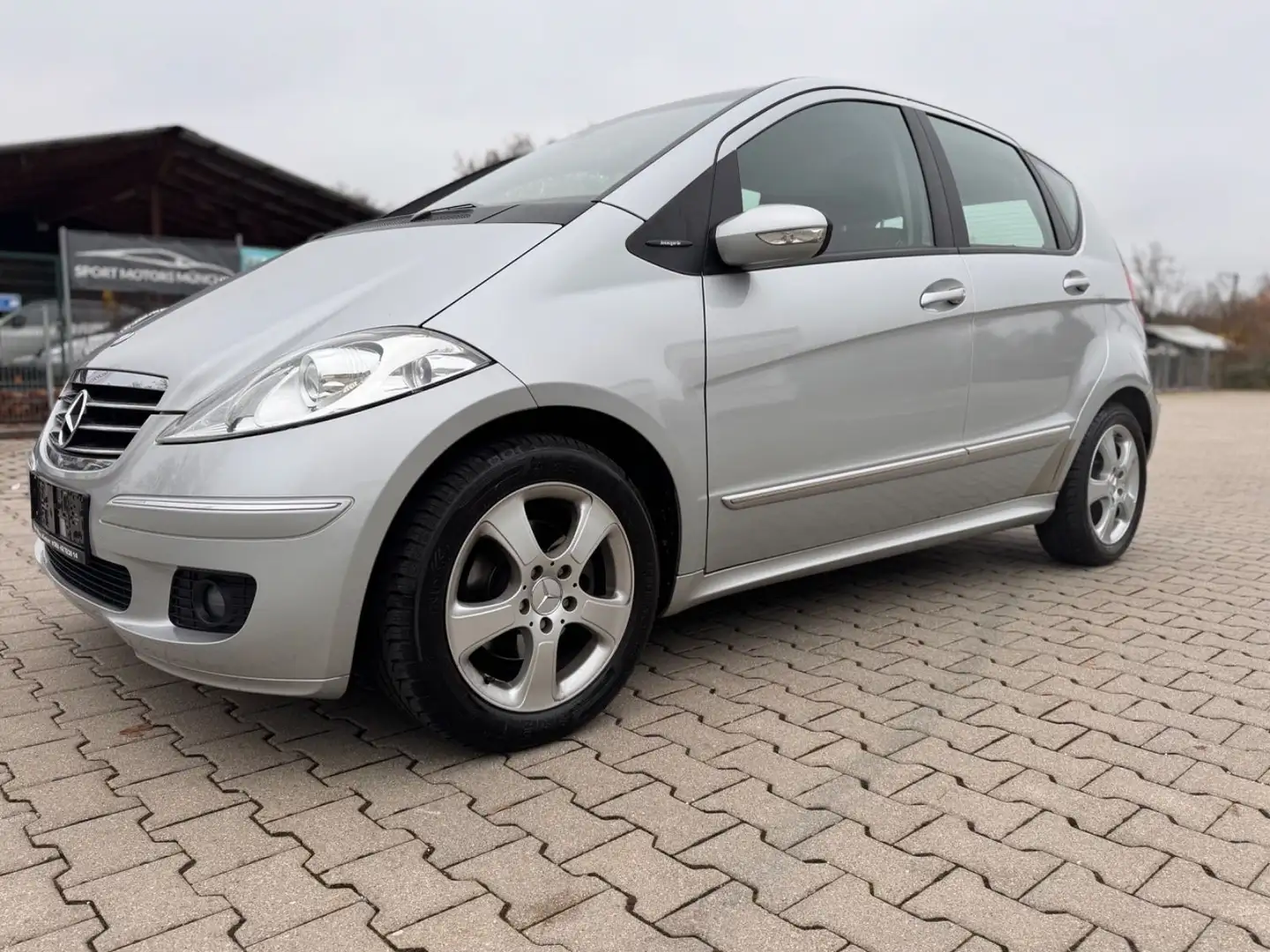 Mercedes-Benz A 150 Avantgarde Automatik Rentnerfahrzeug Silber - 1