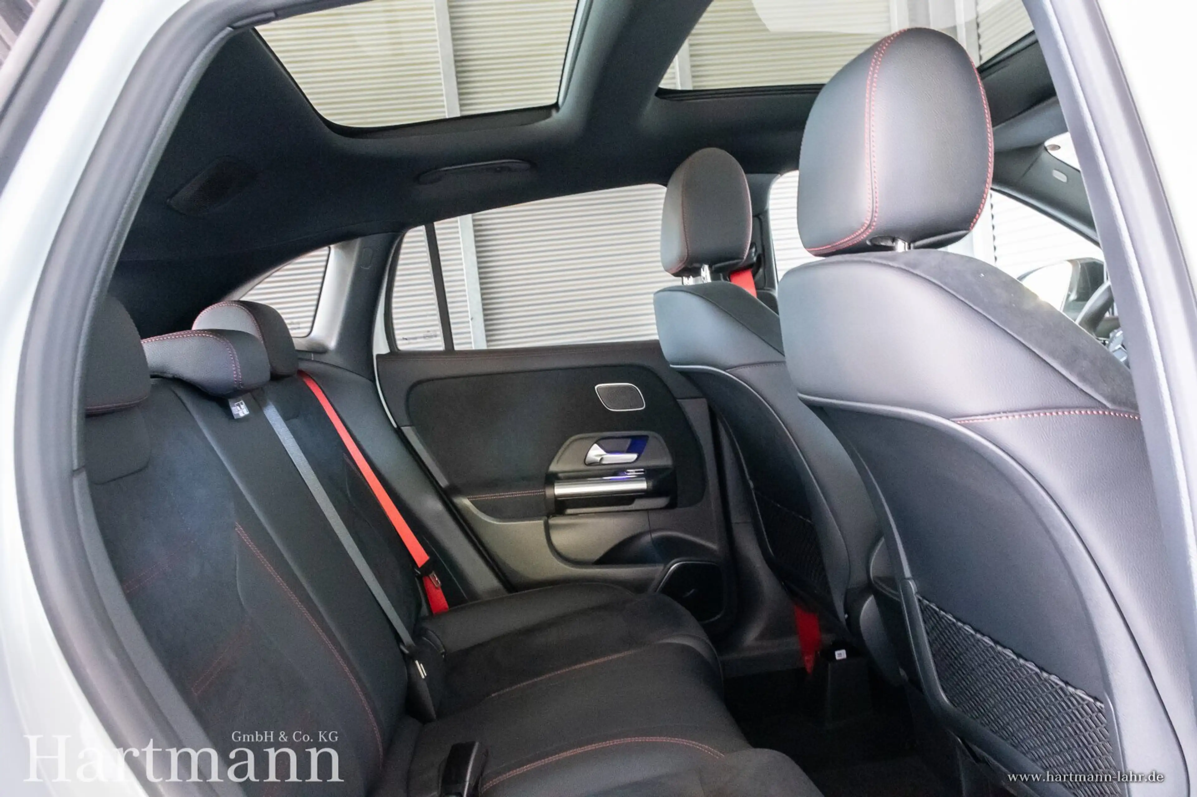 Mercedes-Benz GLA 35 AMG GLA 35 4M AMG Night Panorama Mutibeam Fahrassist — photo 11