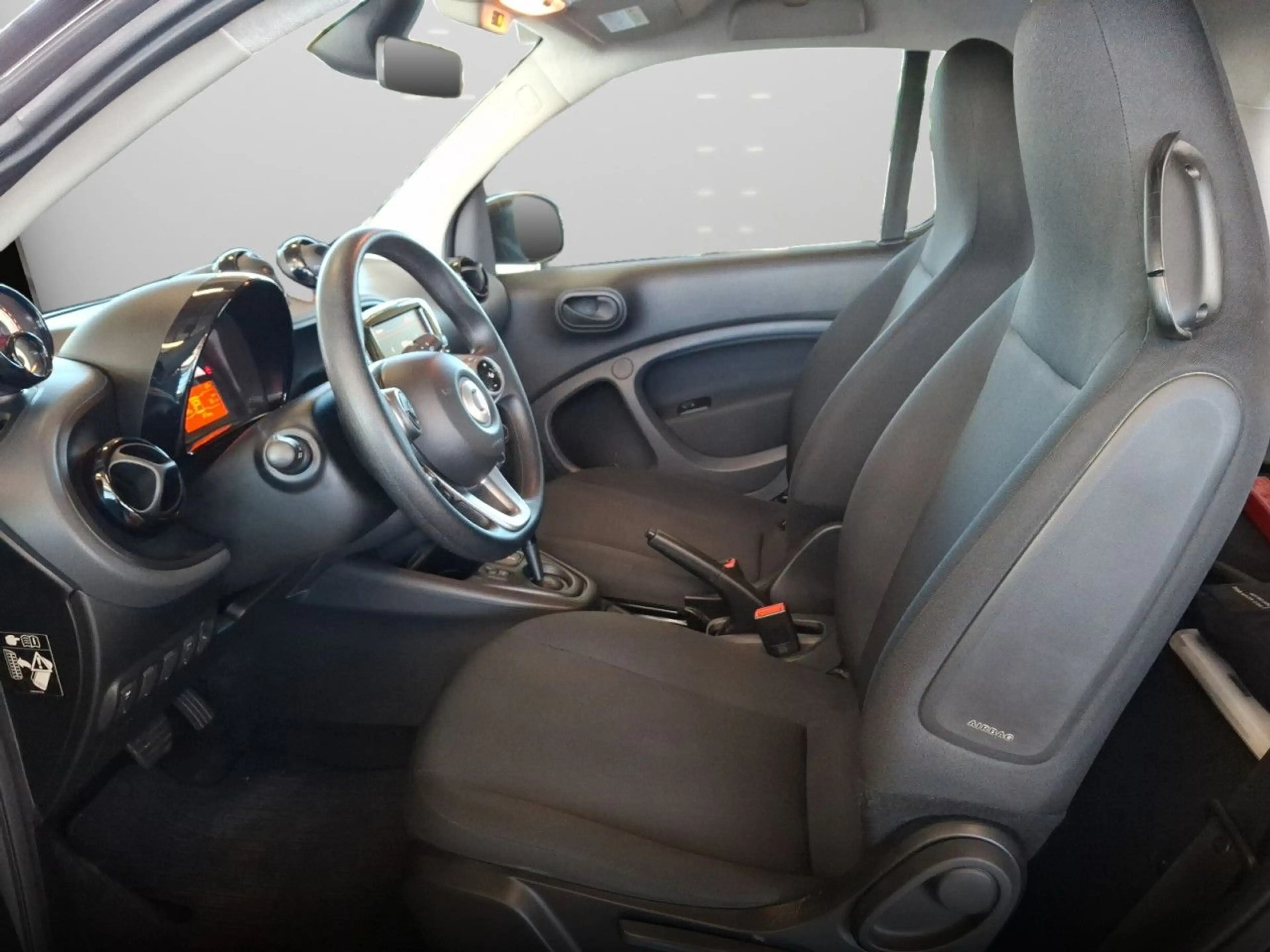 smart forTwo coupé 60kWed PDC Dig Radio Tempom Klima — photo 12
