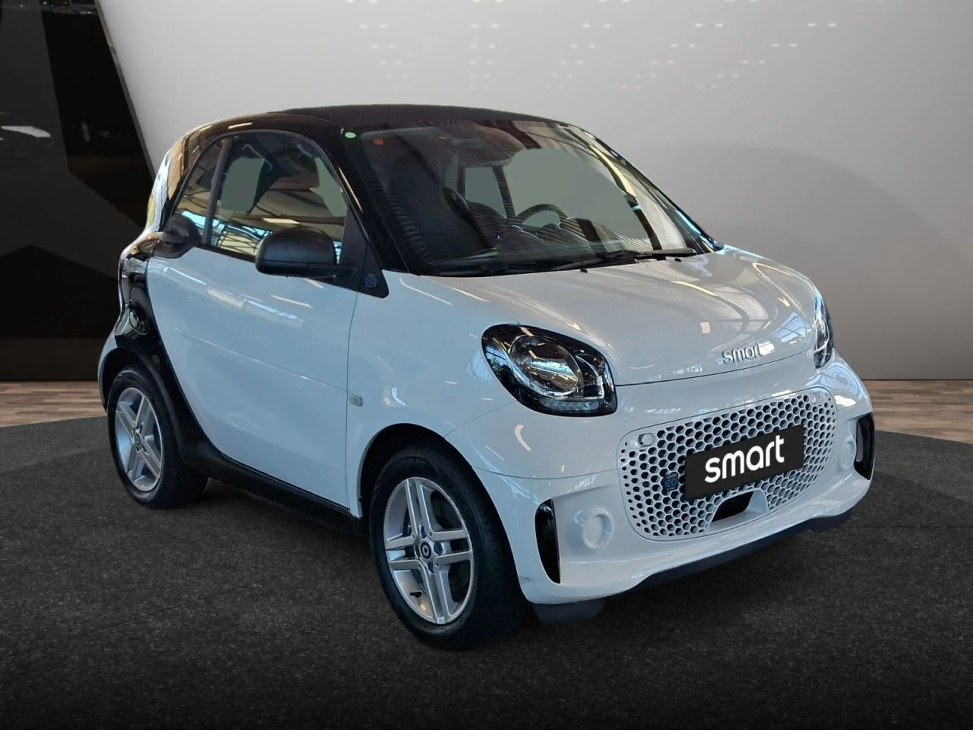 smart forTwo coupé 60kWed PDC Dig Radio Tempom Klima — photo 5