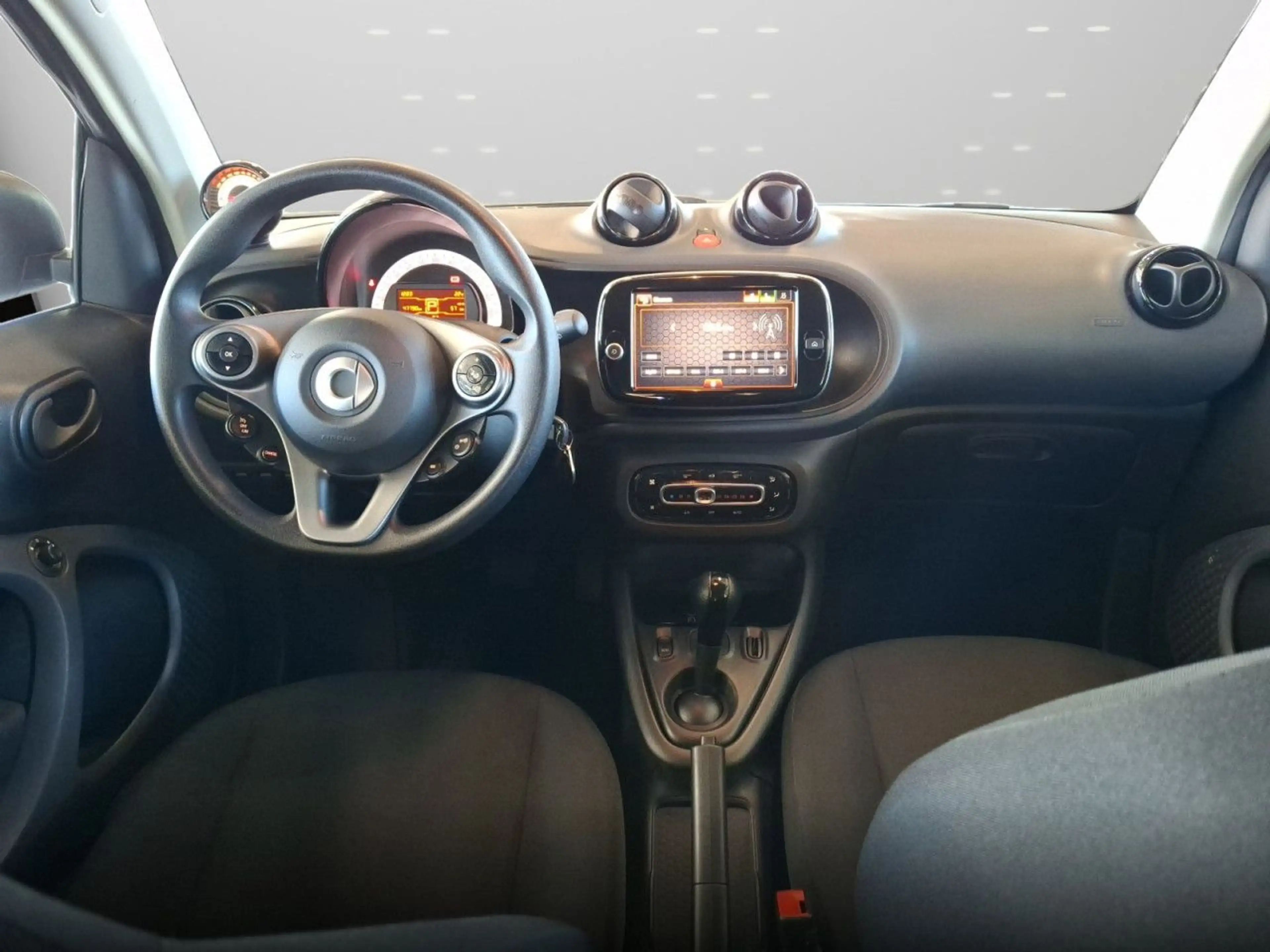 smart forTwo coupé 60kWed PDC Dig Radio Tempom Klima — photo 13