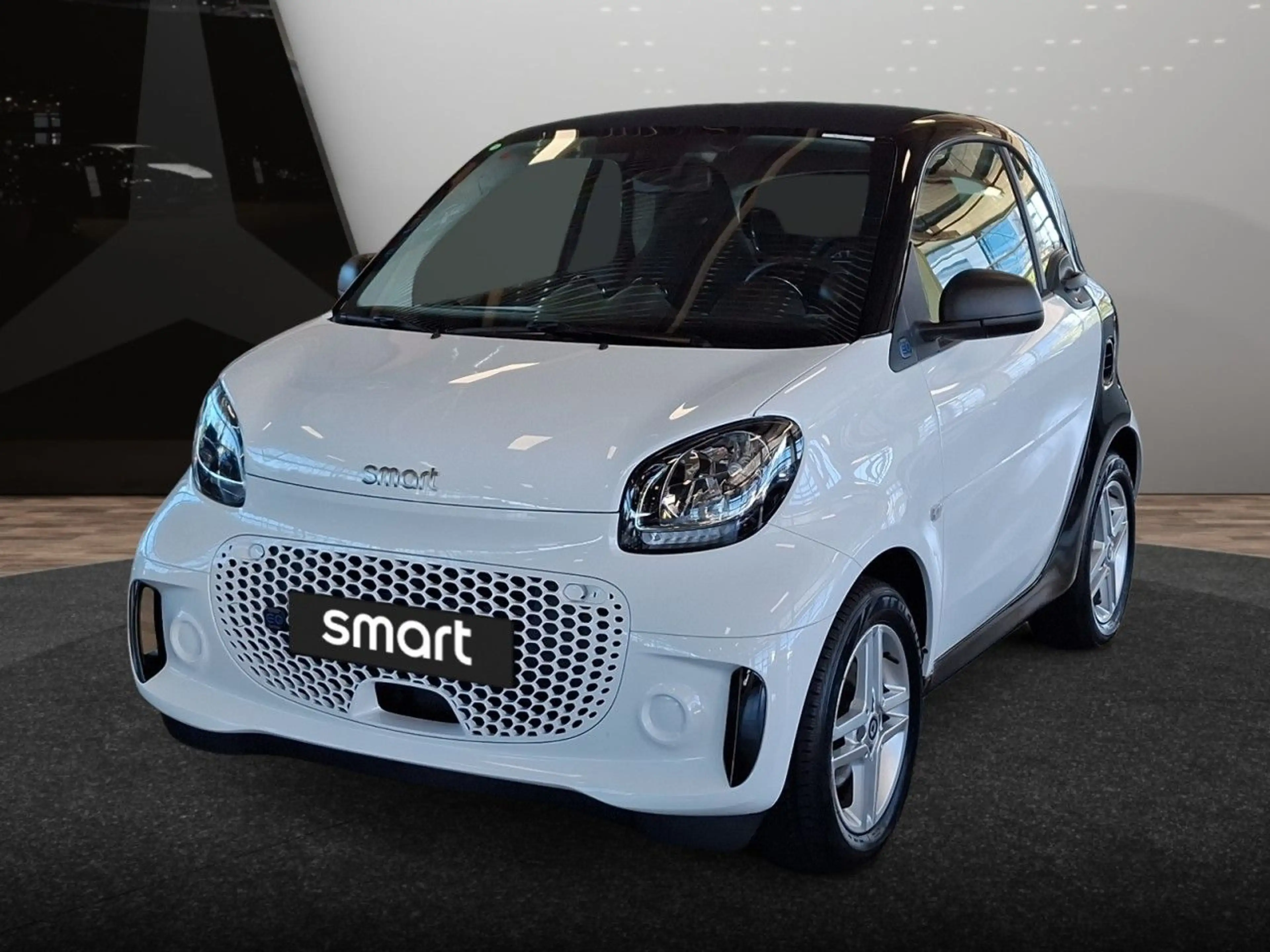 smart forTwo coupé 60kWed PDC Dig Radio Tempom Klima — photo 2