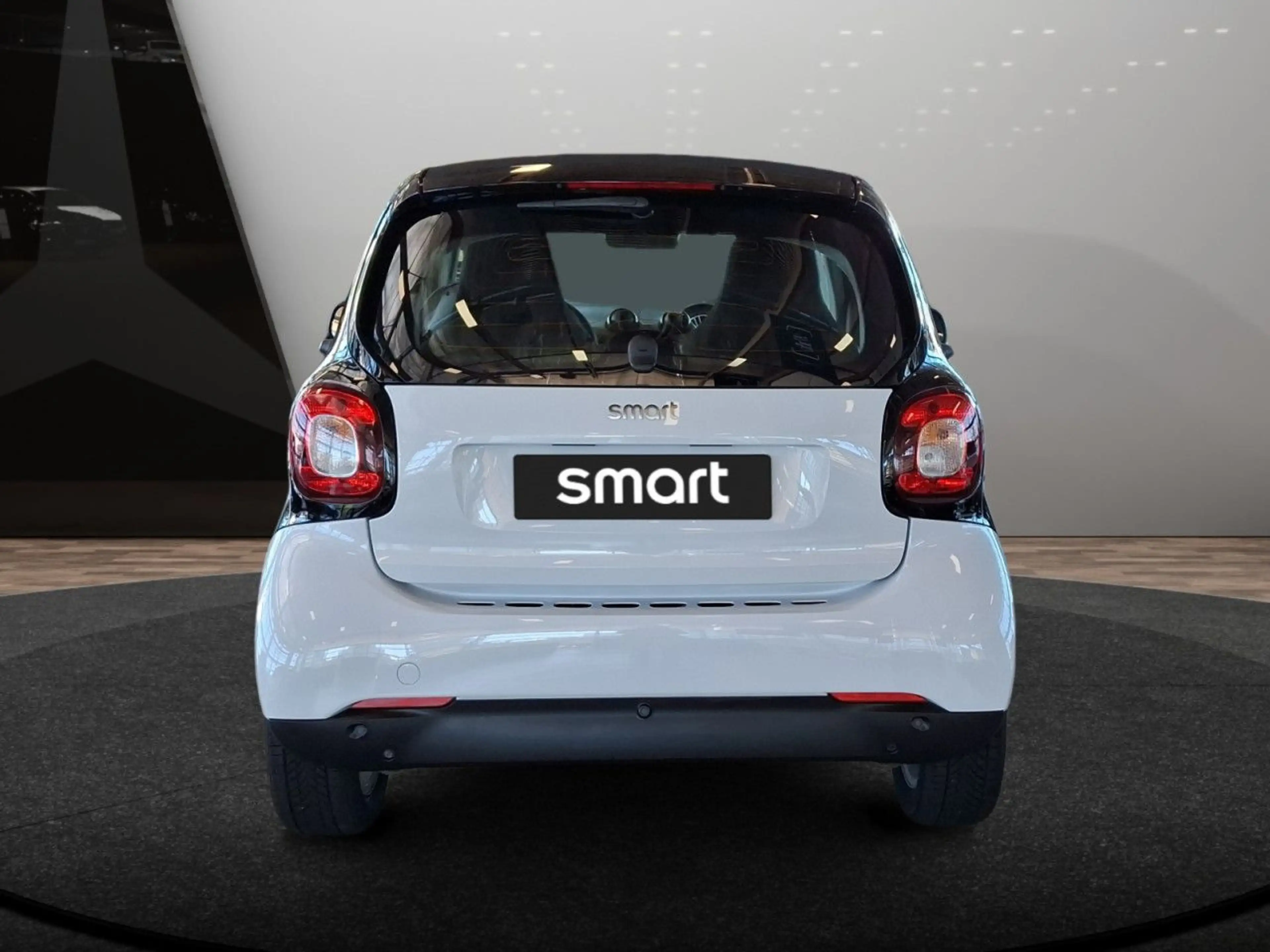 smart forTwo coupé 60kWed PDC Dig Radio Tempom Klima — photo 9