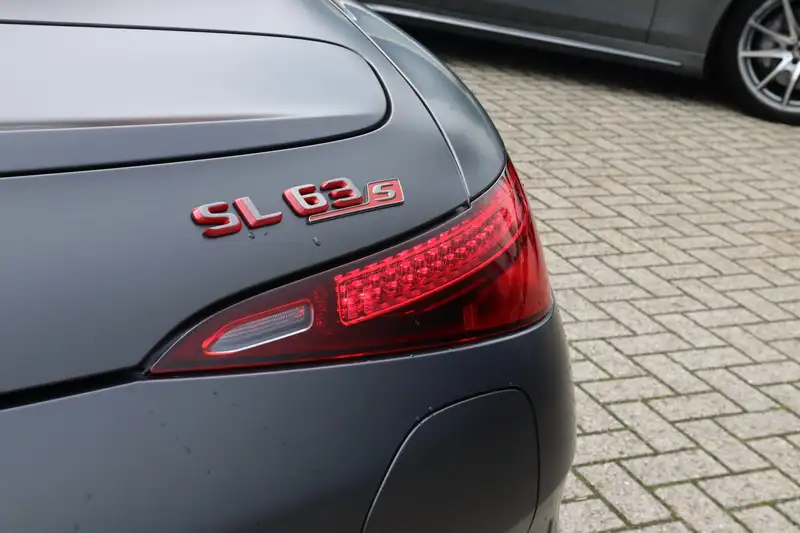Mercedes-Benz SL view 11