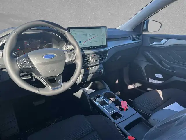 Ford Focus view 3