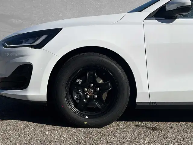 Ford Focus view 9