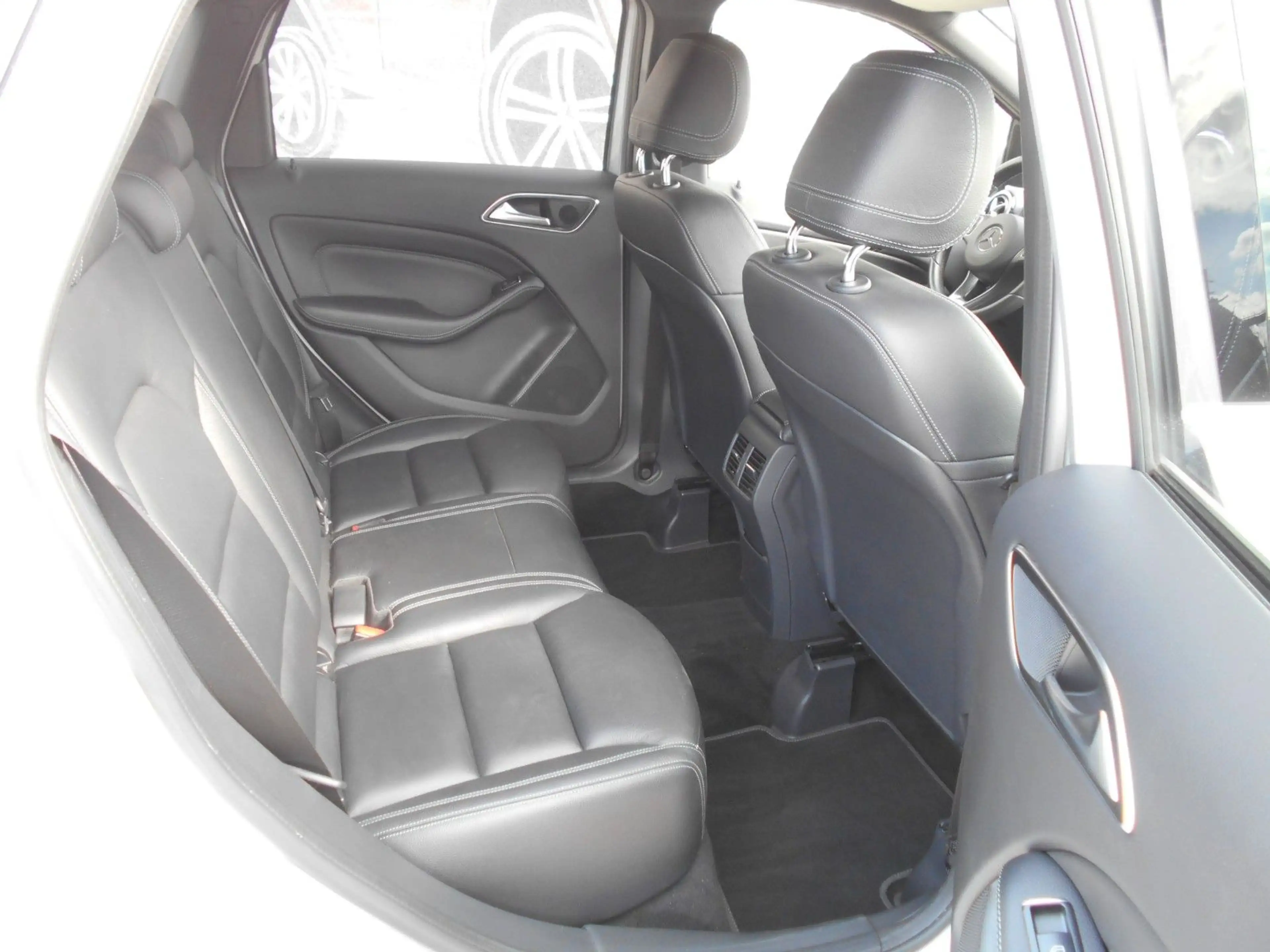Mercedes-Benz B 220 d 4MATIC DCT LED/NAVI/LEDER/PDC — photo 10